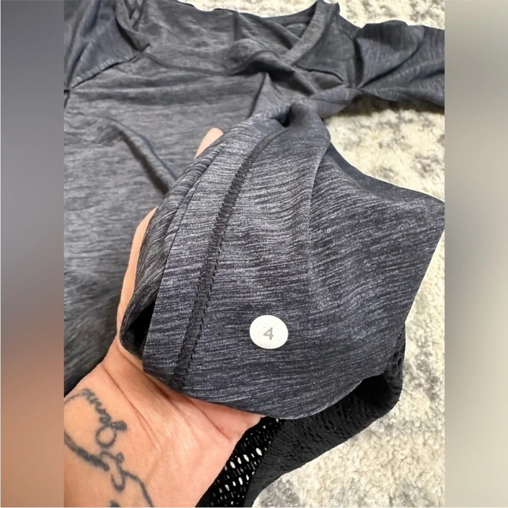 Lululemon Sun Runner Short‎ Sleeve Black Size 4